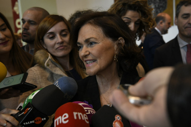 La vicepresidenta primera del Gobierno, ministra de la Presidencia, Relaciones con las Cortes y Memoria Democrática, Carmen Calvo, interviene ante los medios