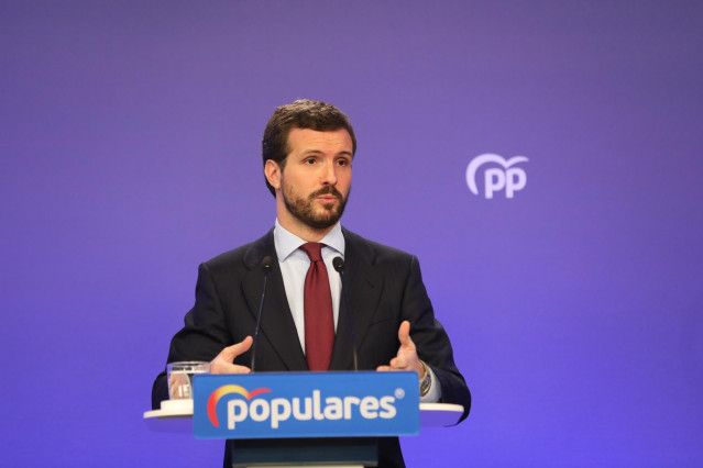 El presidente del Partido Popular, Pablo Casado, interviene en una rueda de prensa convocada ante los medios tras la reunión del Comité de Dirección del PP donde han propuesto un plan de choque económico con bajada de impuestos para parar el impacto del c