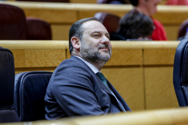 El ministro de Transportes, Movilidad y Agenda Urbana, José Luis Ábalos, durante la sesión de control al Gobierno en el Senado, en Madrid (España) a 3 de marzo de 2020.