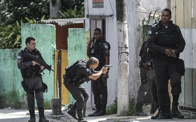 Policia Militar del Brasil durant un operatiu a Rio de Janeiro.