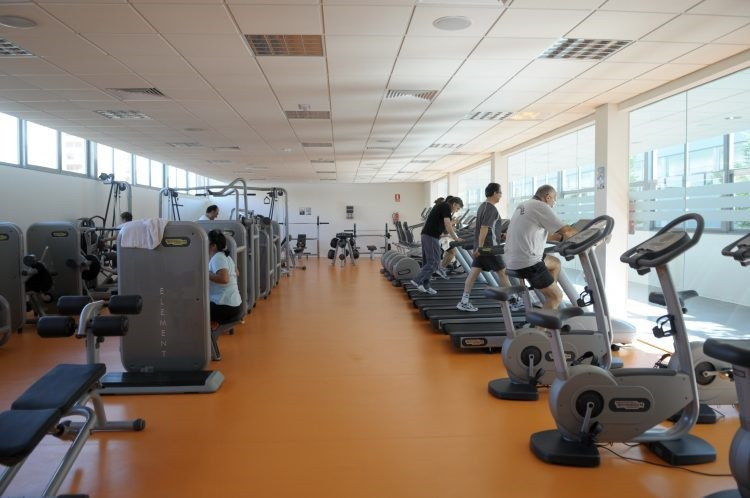 Gimnasio en un polideportivo municipal