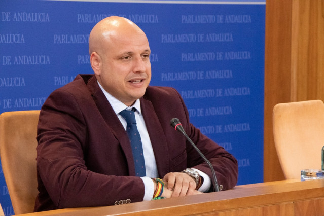El portavoz parlamentario adjunto de Vox, Rodrigo Alonso, en rueda de prensa (Foto de archivo).