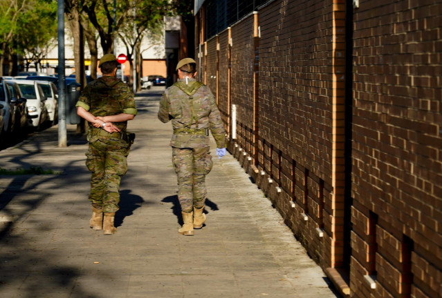 Militares patrullando en Sevilla