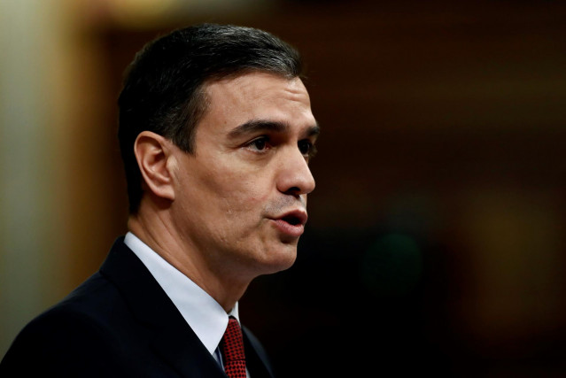 El presidente del Gobierno, Pedro Sánchez, durante el pleno del Congreso que se celebra hoy miércoles en Madrid. Además de la convalidación de los decretos económicos para paliar las consecuencias sociales de la pandemia del coronavirus, el Congreso debat