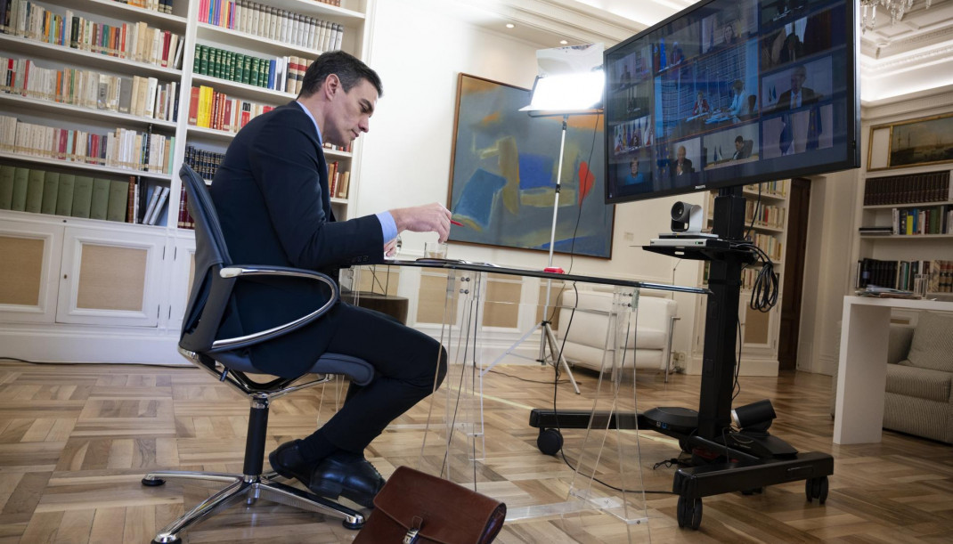 Pedro Sánchez participa en el Consejo Europeo por videoconferencia el 26 de marzo