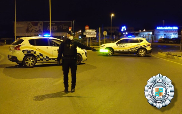 Control de la Policía Local de Sant Josep (Ibiza).