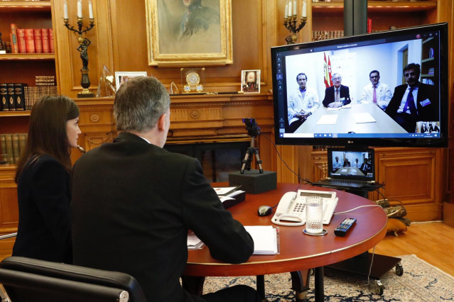 Videoconferencia de los Reyes con los responsables médicos del Hospital Clínico San Carlos