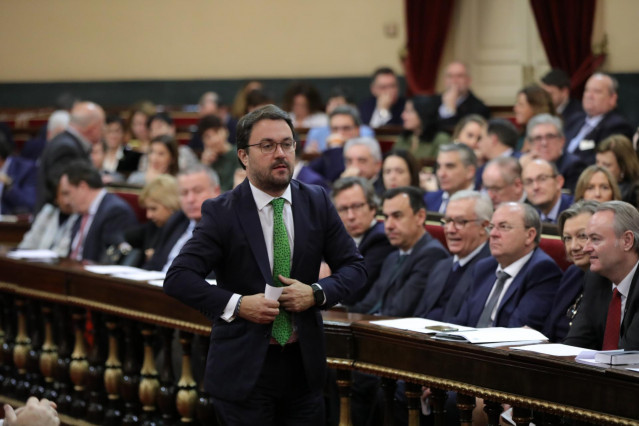El senador del PP Asier Antona tras votar durante la sesión constitutiva de la XIV Legislatura en el Senado, en Madrid (España), a 3 de diciembre de 2019.