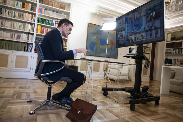 Pedro Sánchez participa en el Consejo Europeo por videoconferencia el 26 de marzo