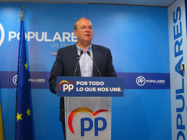 El presidente del PP de Extremadura, José Antonio MOnago, en rueda de prensa en Badajoz
