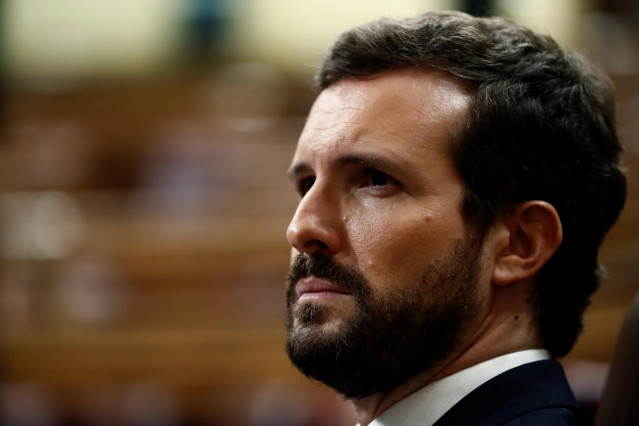 El líder del PP, Pablo Casado, durante el pleno del Congreso que aprueba la prórroga del estado de alarma hasta el próximo 11 de abril. En Madrid (España), a 25 de marzo de 2020.