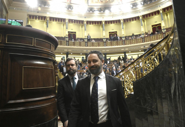 El presidente de VOX, Santiago Abascal (dech) y el portavoz de VOX en el Congreso, Iván Espinosa de los Monteros (izq).