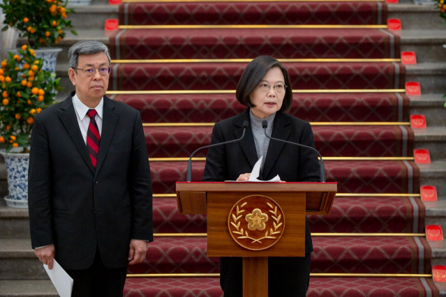 HANDOUT - 30 January 2020, Taiwan, Taipei: Taiwanese President Tsai Ing-wen (R) speaks next to Vice President Chen Chien-jen during a press conference about the coronavirus outbreak. Photo: Wang Yu Ching/Presidential Palace of Twain/dpa -