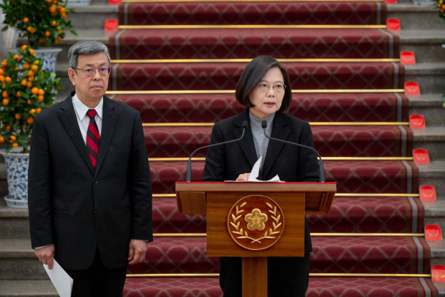 HANDOUT - 30 January 2020, Taiwan, Taipei: Taiwanese President Tsai Ing-wen (R) speaks next to Vice President Chen Chien-jen during a press conference about the coronavirus outbreak. Photo: Wang Yu Ching/Presidential Palace of Twain/dpa -