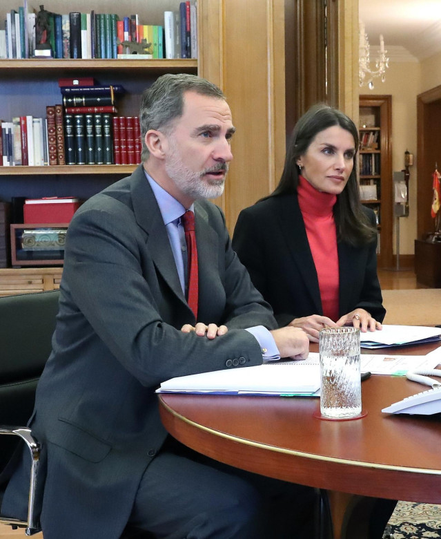 Los Reyes, Don Felipe y Doña Leitizia, en la reunión telemática con representantes de Cámara de Comercio
