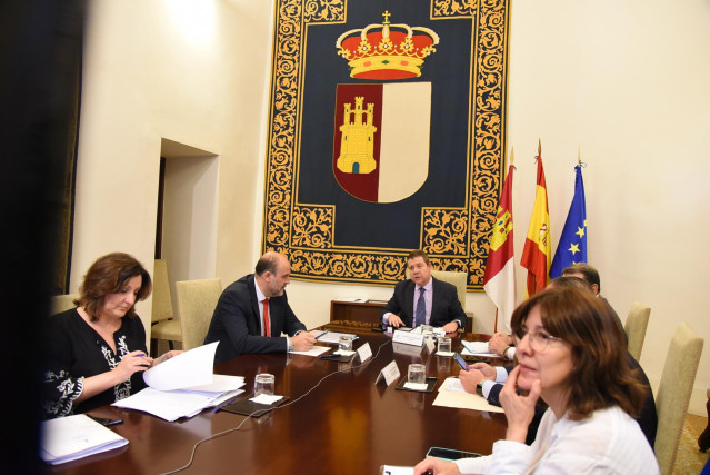 Reunión de Emiliano García-Page con Gobierno regional y agentes sociales, 25 de marzo de 2020
