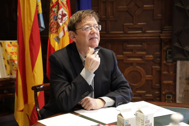 Ximo Puig durante la reunión con los departamentos de salud