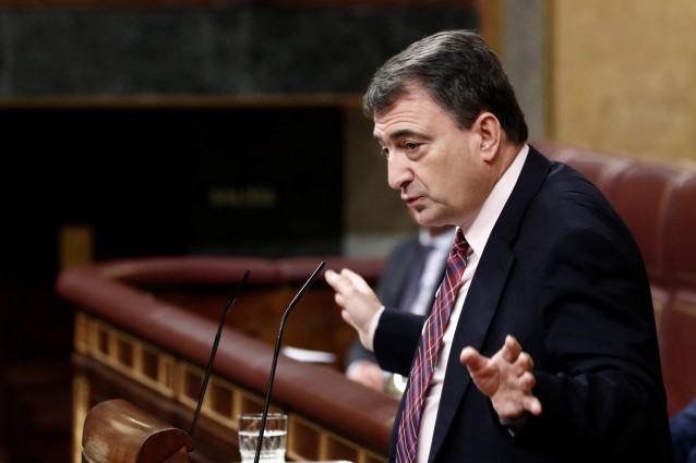 El portavoz del PNV, Aitor Esteban, en la tribuna de oradores del Congreso