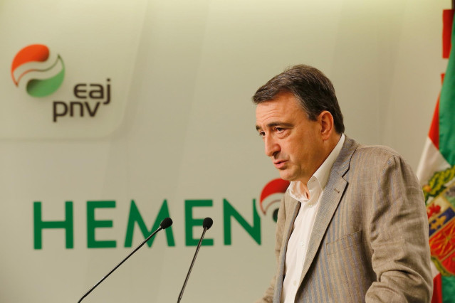 El portavoz del PNV en el Congreso de los Dipùtados, Aitor Esteban, en una rueda de prensa