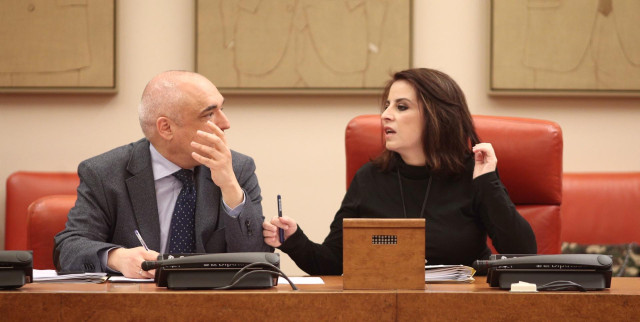 La portavoz del PSOE en el Congreso, Adriana Lastra y el secretario general del Grupo Socialista, Rafael Simancas