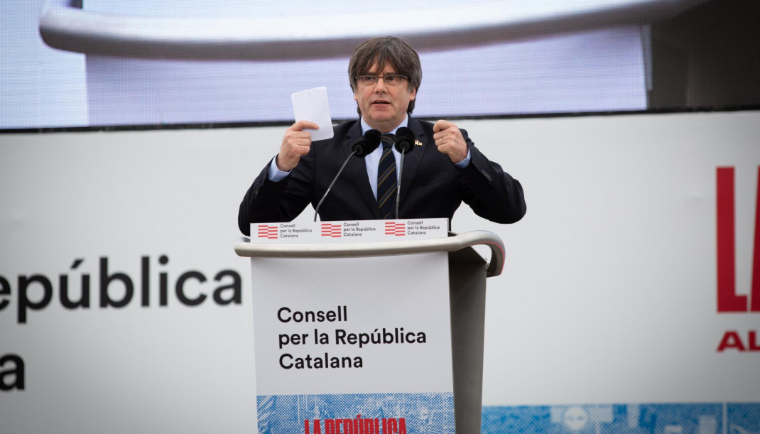 El expresidente de la Generalitat de Cataluña Carles Puigdemont interviene en  el acto del Consell de la República en Perpiñán (Francia) a 29 de febrero de 2020.