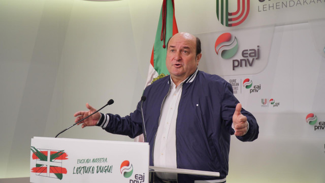 El presidente del EBB del PNV, Andoni Ortuzar, presenta el manifiesto cin motivo del Aberri Eguna