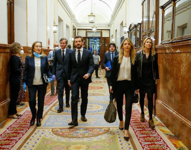 El líder del PP, Pablo Casado, a su llegada al Pleno del Congreso que prorroga el estado de alarma hasta el 26 de abril. Le acompañan la portavoz del Grupo Popular,Cayetana Álvarez de Toledo, Cuca Gamarra y Antonio González Terol. Madrid,  9 de abril 2020