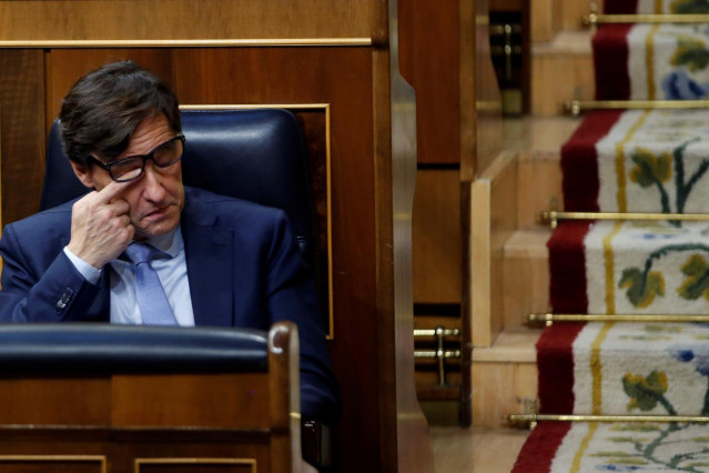 El ministro de Sanidad, Salvador Illa, durante el pleno celebrado este jueves en el Congreso