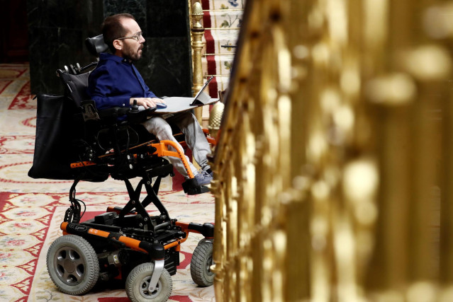 El portavoz de Unidas Podemos, Pablo Echenique, interviniendo en el Pleno del Congreso