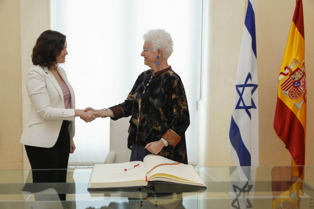 Ayuso se reúne con la embajadora de Israel en España