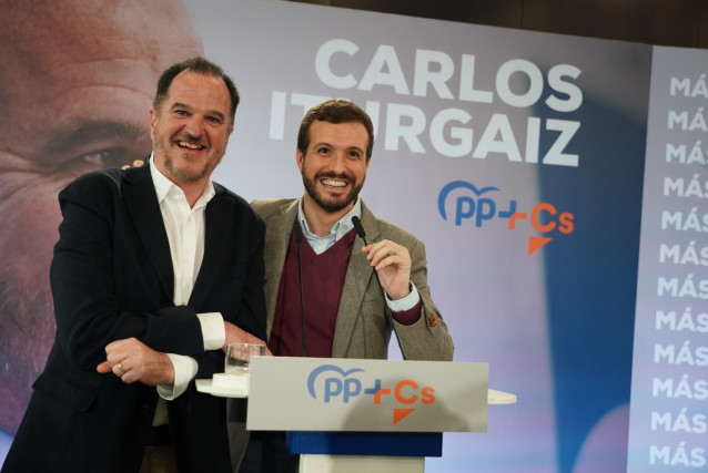 El candidato a lehendakari de la coalición PP+C's, Carlos Iturgaiz, junto al presidente del Partido Popular, Pablo Casado.
