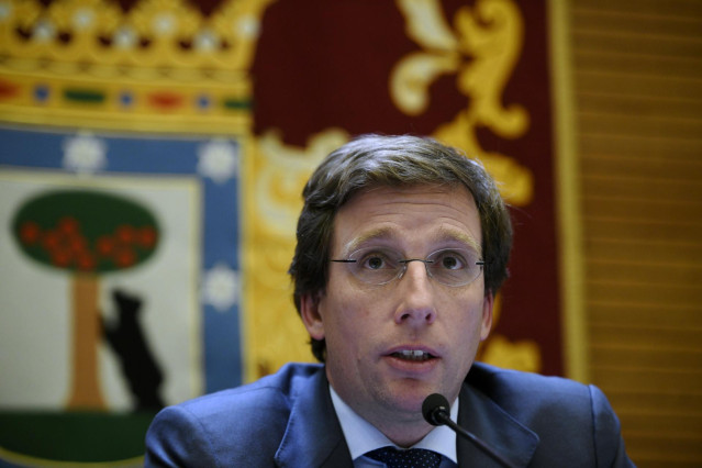 El alcalde de Madrid, José Luis Martínez-Almeida, informa en rueda de prensa de los acuerdos adoptados por el Ayuntamiento en relación con el brote de coronavirus, en Madrid (España), a 12 de marzo de 2020.