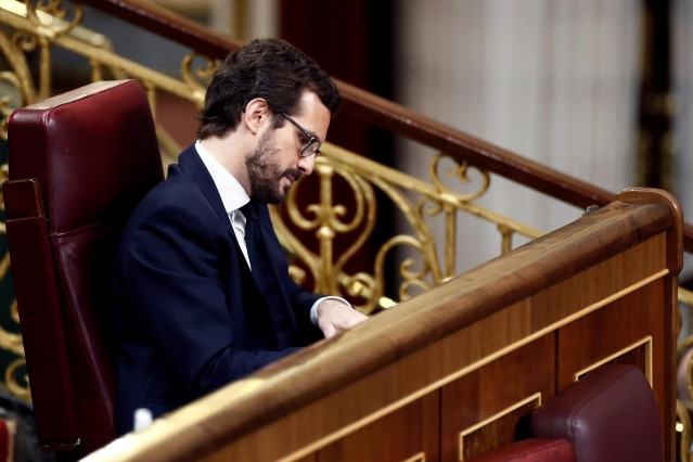 El líder del PP, Pablo Casado, durante el pleno celebrado este jueves en el Congreso.