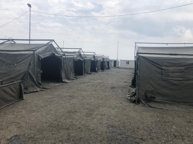 Tiendas instaladas en el centro de menores La Esperanza de Ceuta