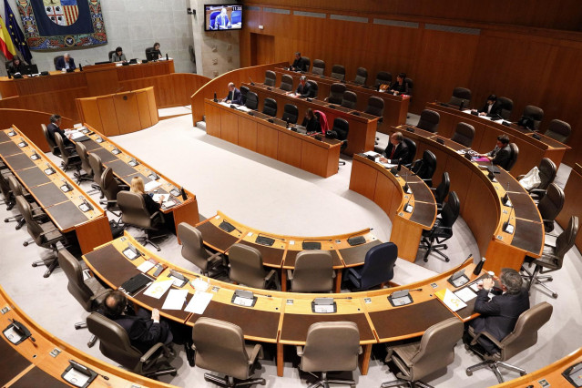 Hemiciclo de las Cortes de Aragón durante la comparecencia del presidente del Gobierno autonómico, Javier Lambán, para hablar sobre el impacto del coronavirus en la Comunidad autónoma.
