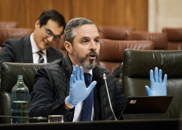 El consejero de Hacienda, Juan Bravo, comparece en la Diputación Permanente del Parlamento andaluz sobre la crisis sanitaria del coronavirus. Imagen de archivo.