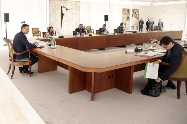 El presidente del Gobierno, Pedro Sánchez, preside la reunión para tratar la crisis del coronavirus en La Moncloa, Madrid (España), a 17 de marzo de 2020.