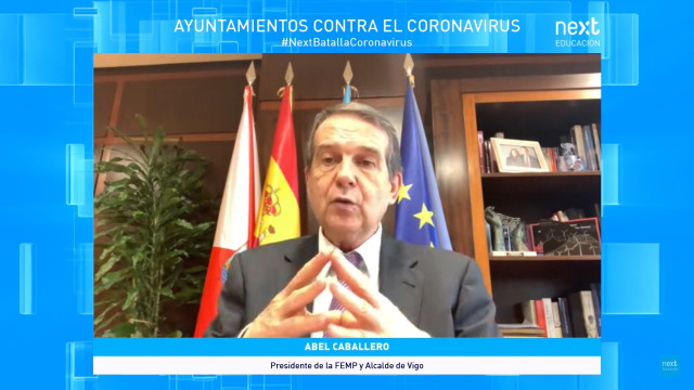 El alcalde de Vigo y presidente de la FEMP, Abel Caballero, durante una entrevista en el 'Foro Next' con el periodista Manuel Campo Vidal.