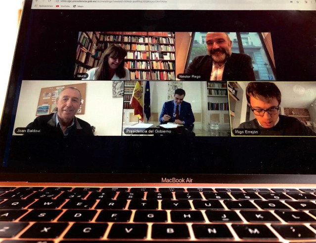 Videoconferencia de Pedro Sánchez con los portavoces del Grupo Plural del Congreso: Joan Baldoví (Compromís), Íñigo Errejón, (Más País), Laura Borràs (Junts)  y Néstor Rego (BNG)