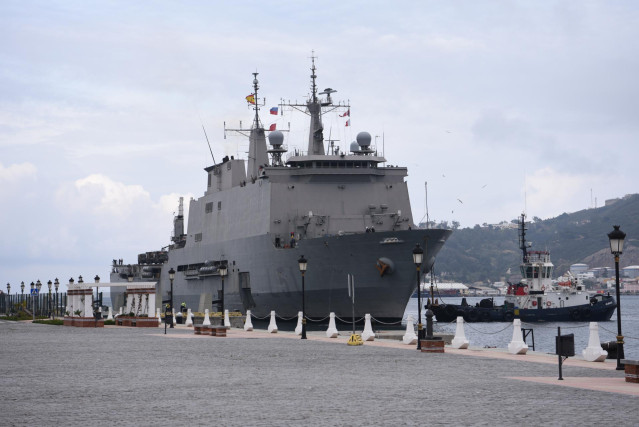 El buque Galicia  en el puerto de Ceuta para apoyar a las autoridades sanitarias