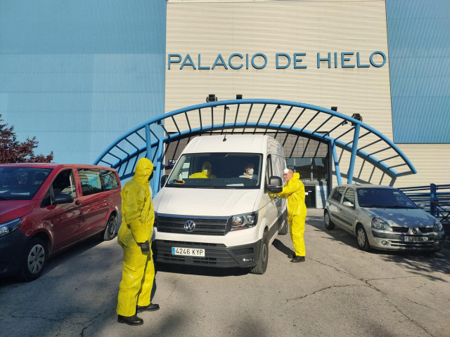 Traslado de fallecidos por la UME al Palacio de Hielo de Madrid