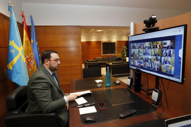 El presidente del Principado, Adrián Barbón, participa en la conferencia de presidentes telemática.