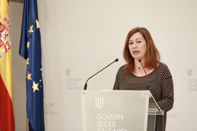 La presidenta del Govern, Francina Armengol, comparece en el Consolat de Mar.