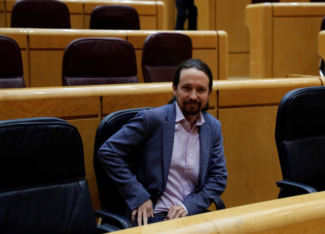 El ministro de Derechos Sociales y Agenda 2030 y vicepresidente segundo del Gobierno, Pablo Iglesias, momentos antes del inicio del pleno de control al Gobierno en el Senado del 21 de abril de 2020.
