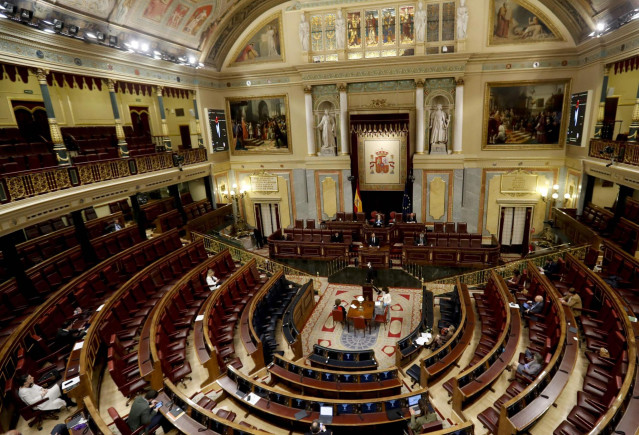El hemiciclo durante la primera sesión de control al Ejecutivo celebrada en el Congreso desde que se declaró el estado de alarma el pasado 14 de marzo.