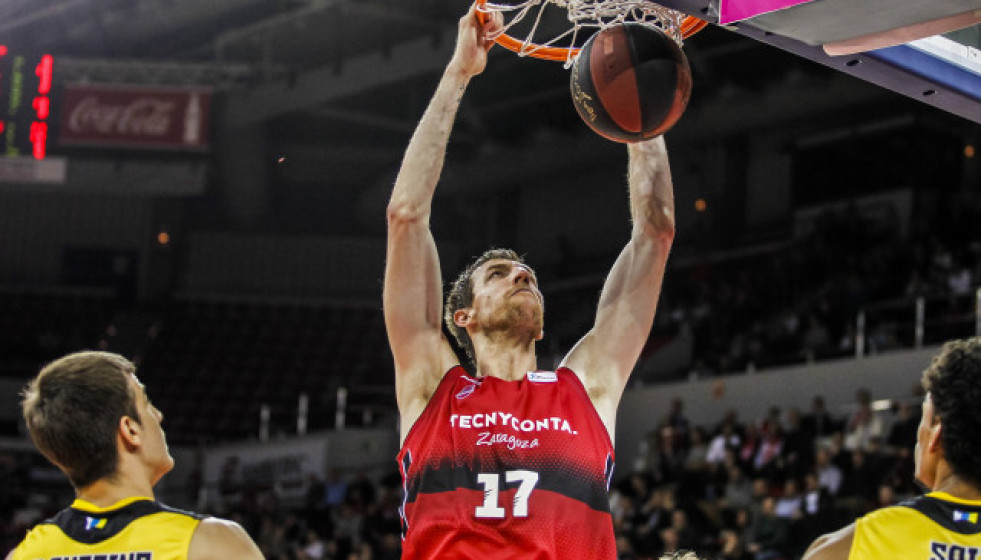 EuropaPress 3052638 fran vazquez jugando basket zaragoza