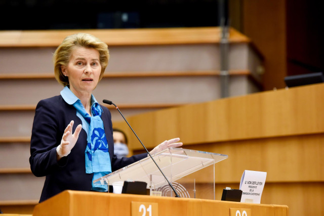 HANDOUT - 13 May 2020, Belgium, Brussels: European Commission President Ursula von der Leyen (C) wearing a face mask speaks during a plenary session of the European Parliament. Photo: Etienne Ansotte/European Commission/dpa - ATTENTION: editorial use only
