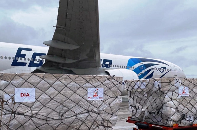 Avión con mascarillas de Dia