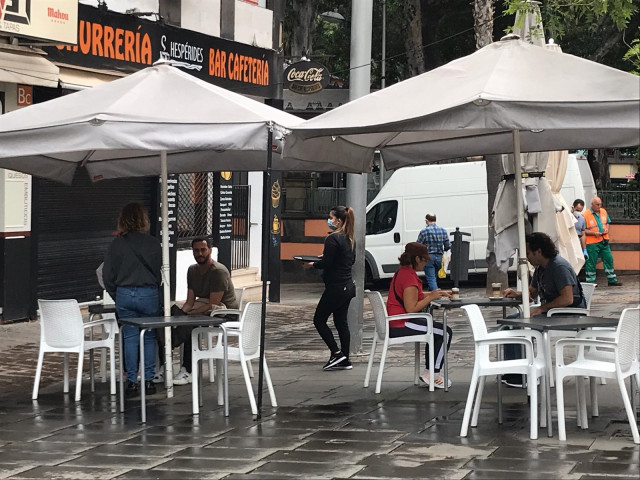 Terraza de una cafetería en Santa Cruz de Tenerife
