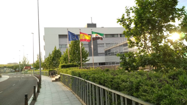 Entrada a una de las consejerías de la Junta de Extremadura.